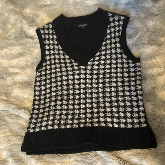 Wild Fable - Houndstooth Black and White Sweater Vest - Size: Medium - Picture 2 of 5